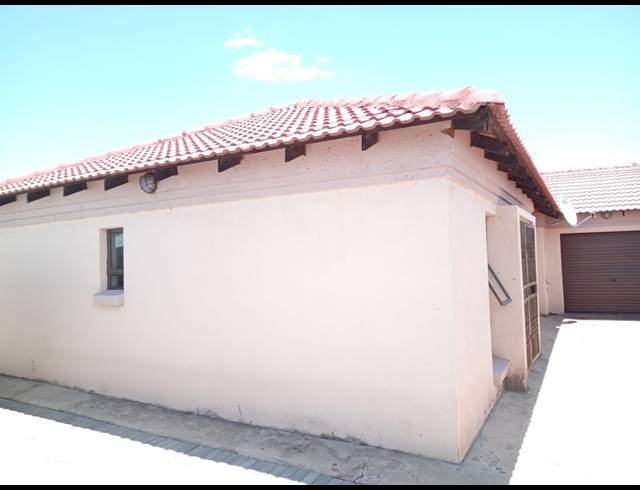 3 BEDROOM HOUSE FOR SALE IN MAHLAKO-A-PHAHLA GARDENS